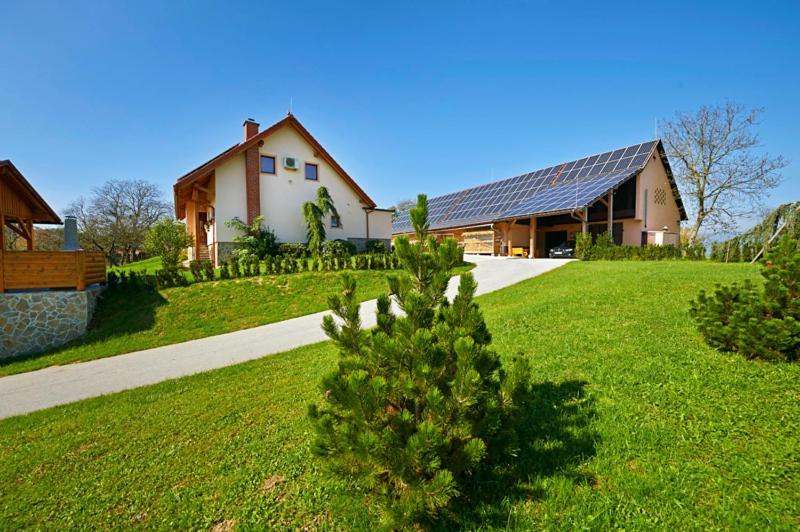 Farmhouse Lipoglav Loče pri Poljčanah Exterior foto